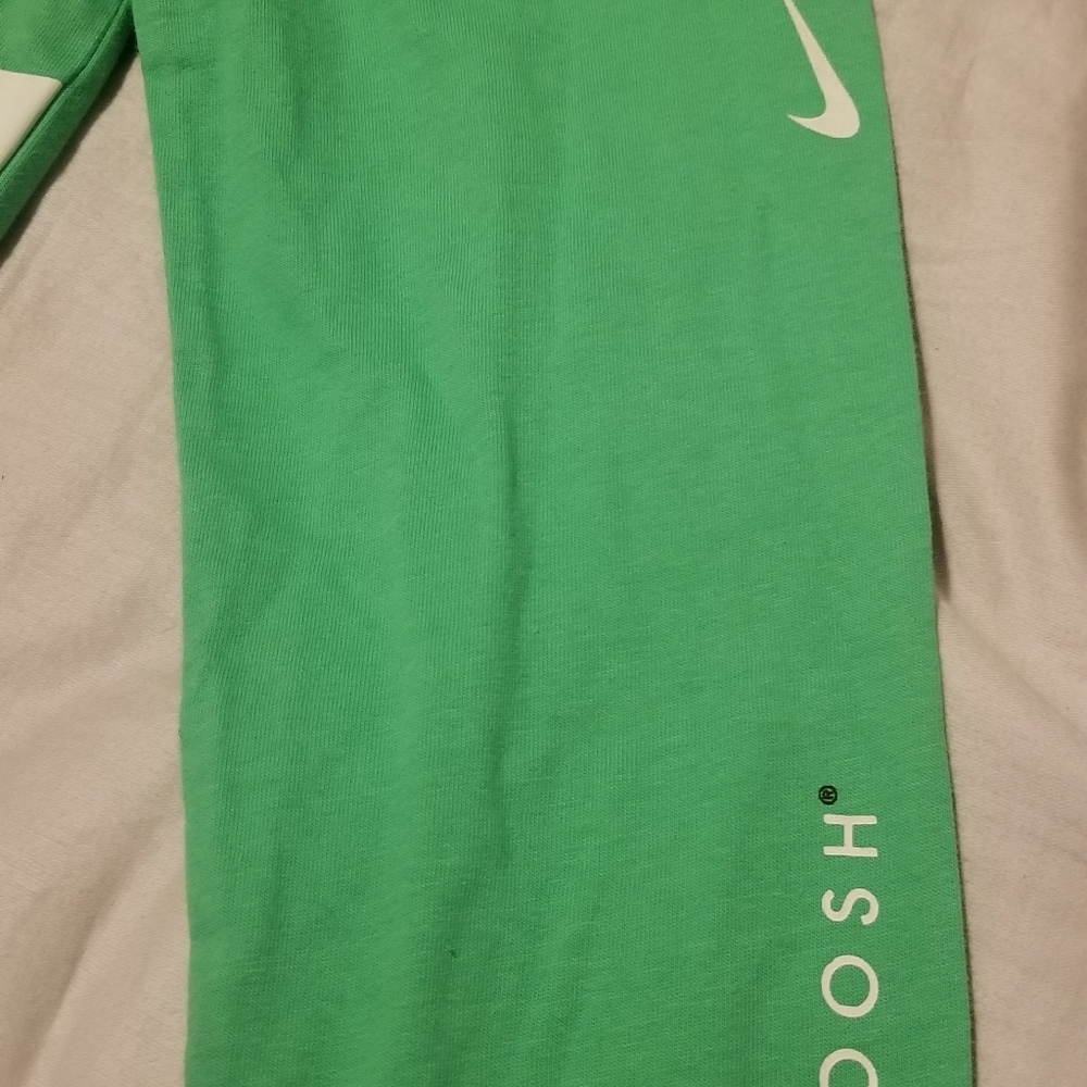 Nike Men's Sportswear Graphic Long-Sleeve Tee-Green "NEW" W/Tags. SHIRT ONLY. - Picture 7 of 9